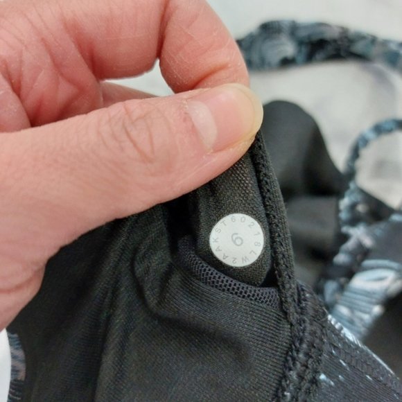 Lululemon Energy Bra Eternal Wave Starlight Black Size 6 - Picture 5 of 6